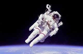 宇宙飛行士の夢占い