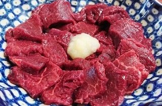 馬刺し・ユッケの夢占い