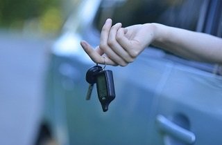 自動車キーの夢占い