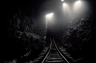 炭坑・地下鉱山の夢占い