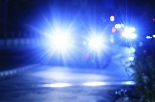 ヘッドライト・ハイビームのまぶしい車の夢占い