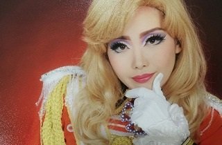 男装する女性の夢占い