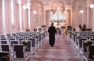 神父・牧師の夢占い